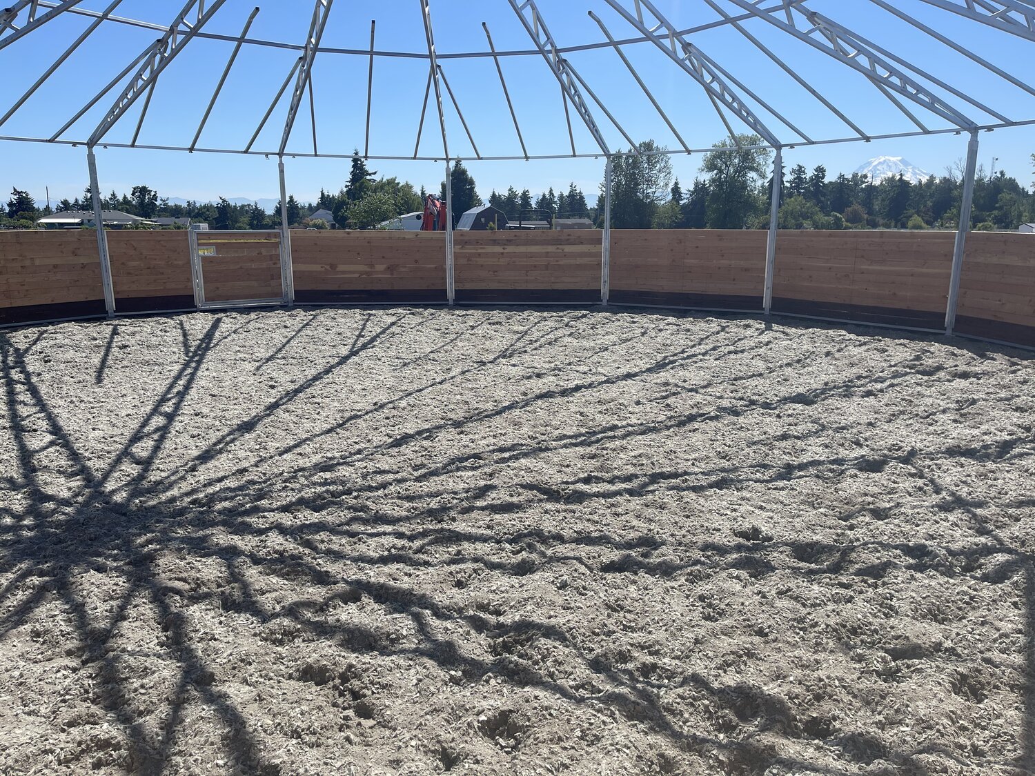 Covered Round Pen